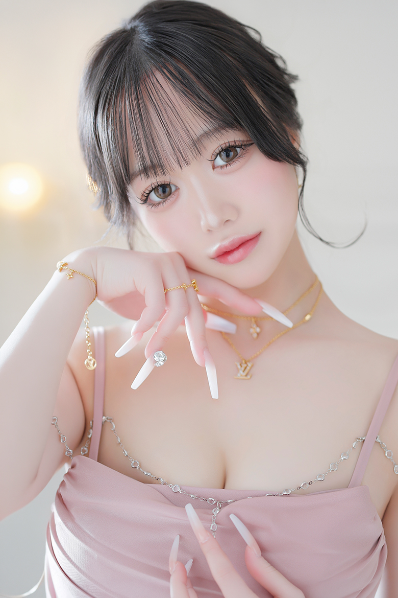 一ノ瀬 りり（RIRI ICHINOSE）Paris Collection
